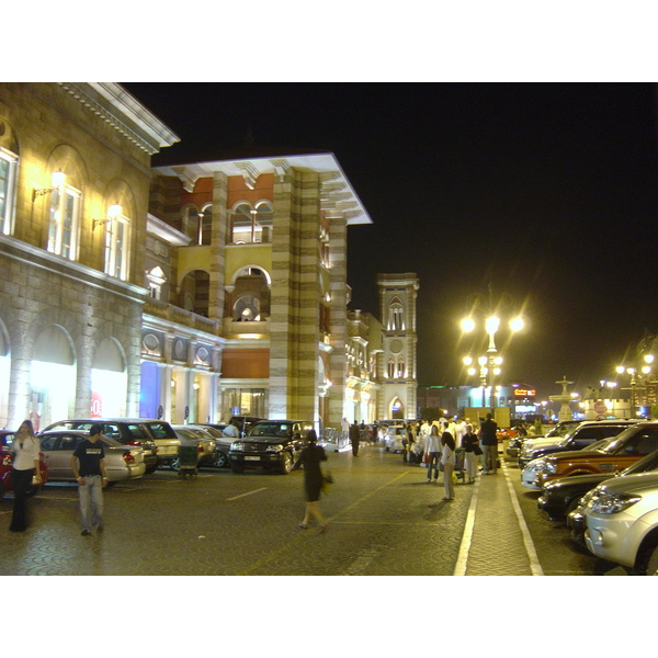 รูปถ่าย สหรัฐอาหรับเอมิเรตส์(United Arab Emirates) ดูไบ(Dubai) ห้างเมอร์กาโต(Mercato shopping mall) 2005-11 0