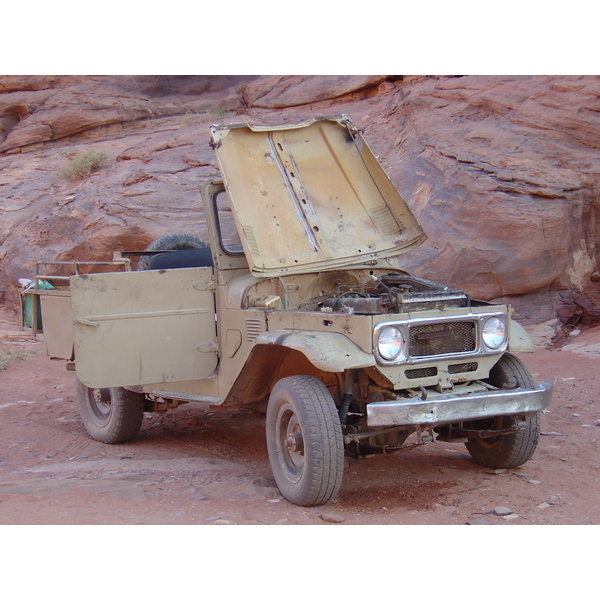รูปถ่าย จอร์แดน(Jordan) ทะเลทรายวาดีรัม(Wadi Rum Desert) 2004-10 93