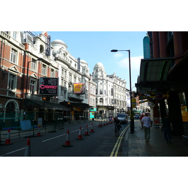รูปถ่าย อังกฤษ(United Kingdom) ลอนดอน(London) ถนนแชฟตส์เบอรี(Shaftesbury Avenue) 2007-09 70