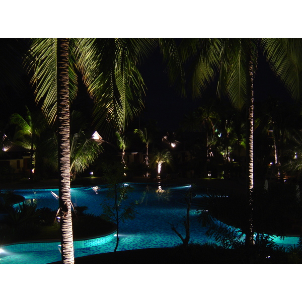 รูปถ่าย ไทย(Thailand) เขาหลัก(Khao Lak) โรงแรมเลอเมอริเดียน เขาหลัก(Meridien Khao Lak Hotel) สีสันกลางคืน(By Night) 2005-12 3