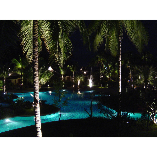 รูปถ่าย ไทย(Thailand) เขาหลัก(Khao Lak) โรงแรมเลอเมอริเดียน เขาหลัก(Meridien Khao Lak Hotel) สีสันกลางคืน(By Night) 2005-12 23
