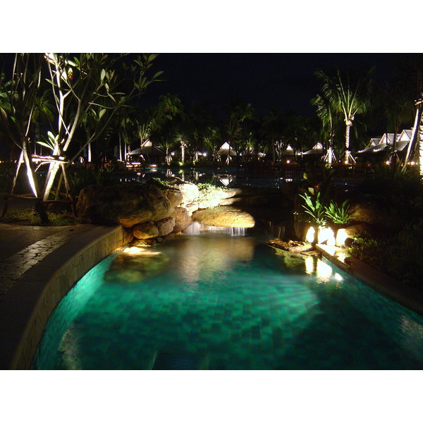 รูปถ่าย ไทย(Thailand) เขาหลัก(Khao Lak) โรงแรมเลอเมอริเดียน เขาหลัก(Meridien Khao Lak Hotel) สีสันกลางคืน(By Night) 2005-12 25