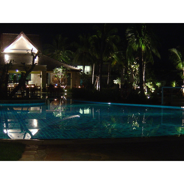 รูปถ่าย ไทย(Thailand) เขาหลัก(Khao Lak) โรงแรมเลอเมอริเดียน เขาหลัก(Meridien Khao Lak Hotel) สีสันกลางคืน(By Night) 2005-12 15