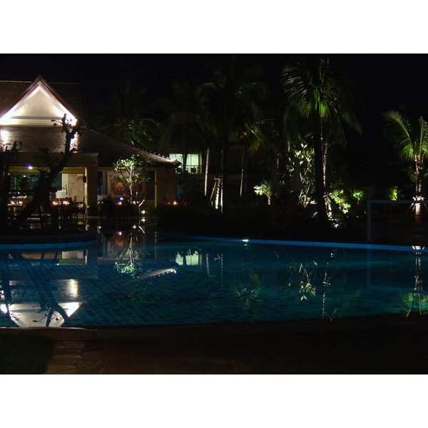 รูปถ่าย ไทย(Thailand) เขาหลัก(Khao Lak) โรงแรมเลอเมอริเดียน เขาหลัก(Meridien Khao Lak Hotel) สีสันกลางคืน(By Night) 2005-12 8