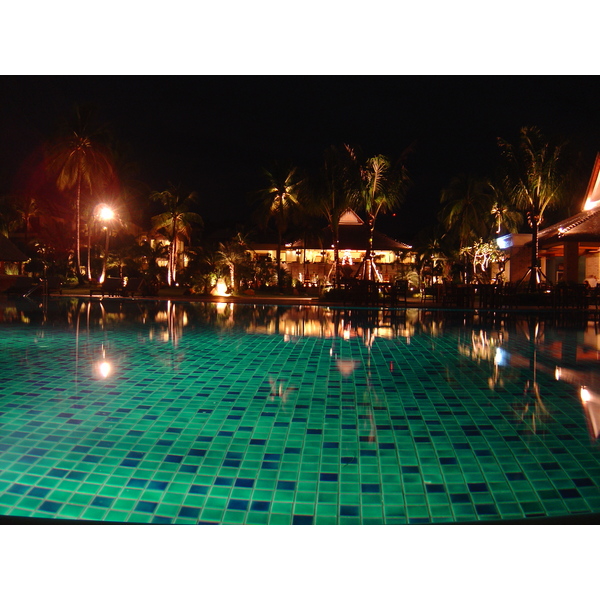 รูปถ่าย ไทย(Thailand) เขาหลัก(Khao Lak) โรงแรมเลอเมอริเดียน เขาหลัก(Meridien Khao Lak Hotel) สีสันกลางคืน(By Night) 2005-12 17
