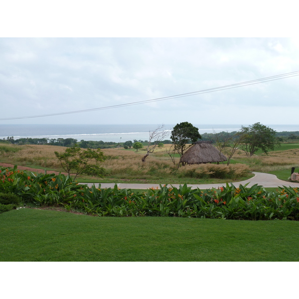 รูปถ่าย ฟิจิ(Fiji) ถนนจากนาดีไปนาตาโดลา(Nadi to Natadola road) 2010-05 28