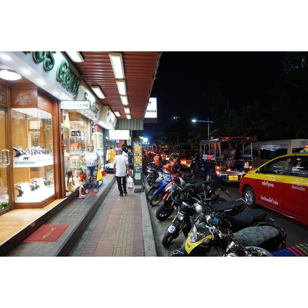 รูปถ่าย ไทย(Thailand) พัทยา(Pattaya) ถนนเลียบชายหาด(Beach Road) 2016-12 1