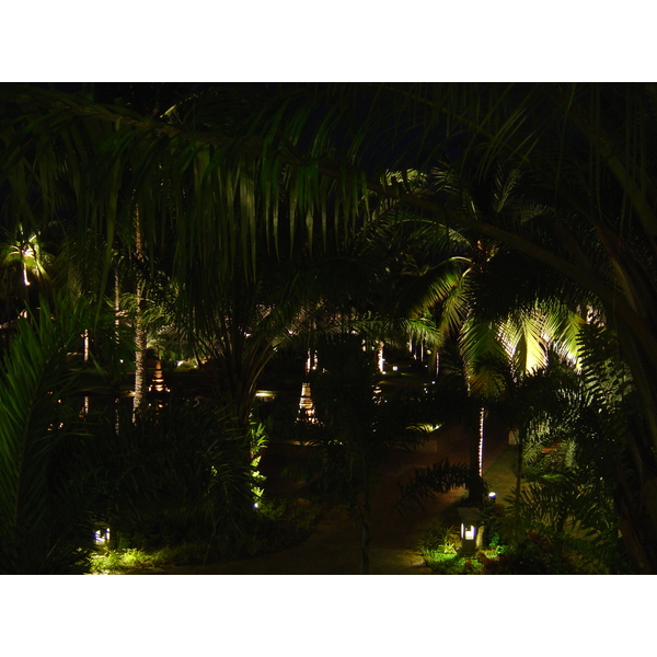 รูปถ่าย ไทย(Thailand) เขาหลัก(Khao Lak) โรงแรมเลอเมอริเดียน เขาหลัก(Meridien Khao Lak Hotel) สีสันกลางคืน(By Night) 2005-12 51