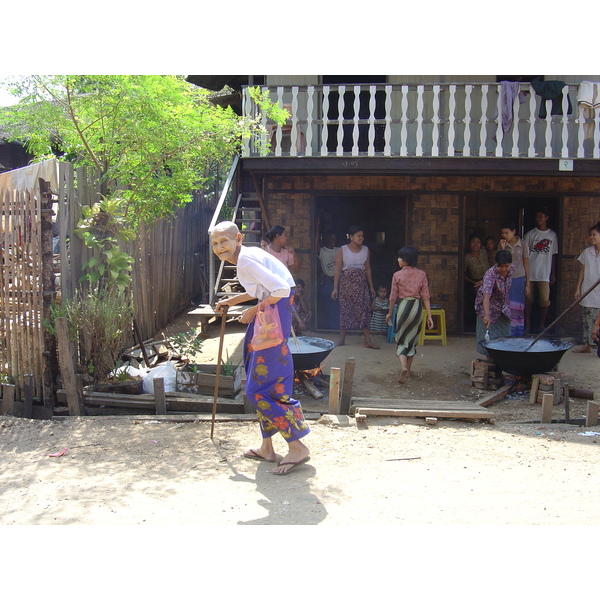 รูปถ่าย พม่า(Myanmar) มะริด(Myeik (Mergui)) 2005-01 115