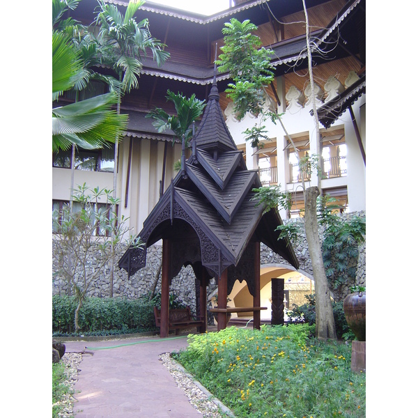 รูปถ่าย พม่า(Myanmar) ย่างกุ้ง(Yangon) โรงแรมกันดอจีพาเลซ(Kandawgyi Palace Hotel) 2005-01 46