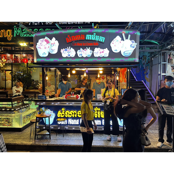รูปถ่าย กัมพูชา(Cambodia) เสียมราฐ(Siem Reap) ถนนผับสตรีท(Pub Street) 2023-01 21