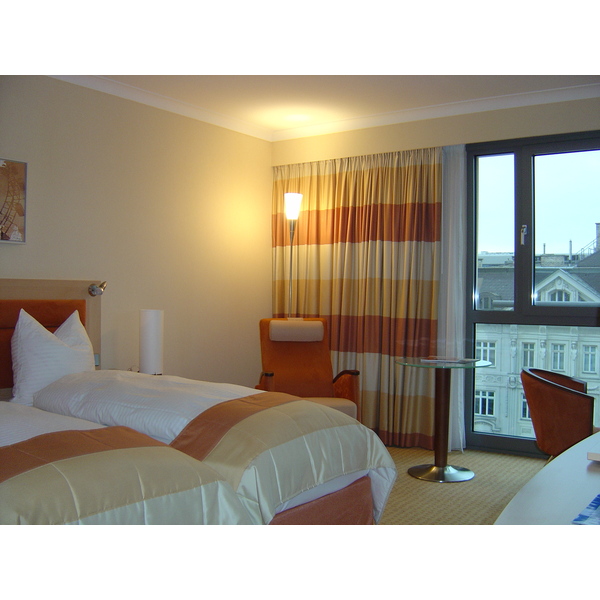 รูปถ่าย ออสเตรีย(Austria) เวียนนา(Vienna) โรงแรมฮิลตัน(Hilton Hotel) 2004-11 16