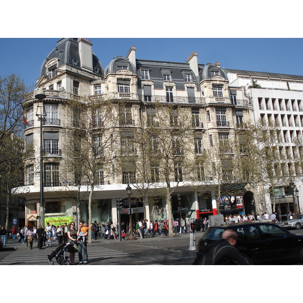 รูปถ่าย ฝรั่งเศส(France) ปารีส(Paris) ช็องเซลีเซ(Champs Elysees) 2006-04 8