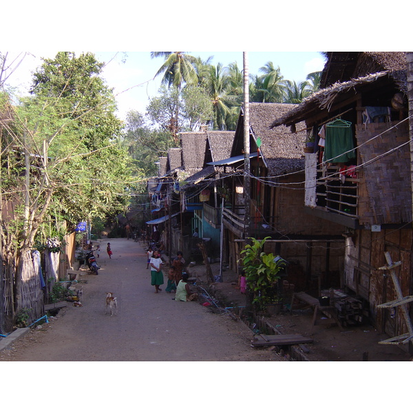 รูปถ่าย พม่า(Myanmar) มะริด(Myeik (Mergui)) 2005-01 196