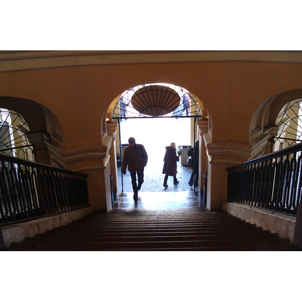 รูปถ่าย รัสเซีย(Russia) เซนต์ปีเตอร์สเบิร์ก(St Petersburg) ห้างสรรพสินค้าเนฟสกี(Nevsky Departement Store) 2006-03 12