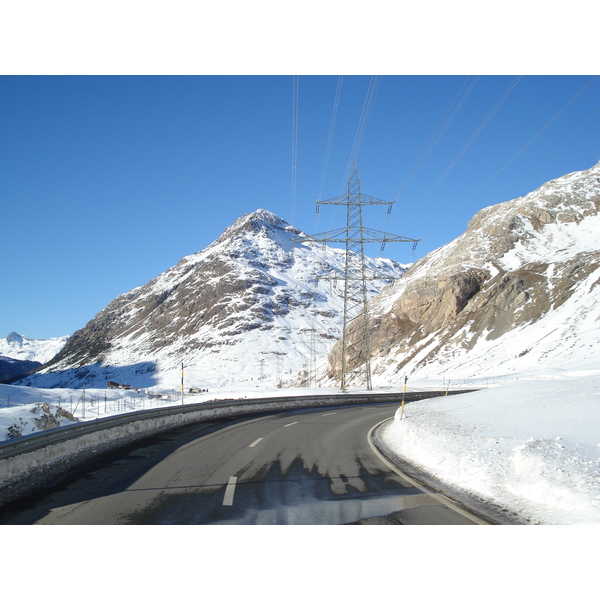 รูปถ่าย สวิสเซอร์แลนด์(Switzerland) จากปอนเตรซีนาไปลาโกเบียนโก(From Pontresina to Lago Bianco) 2007-01 42