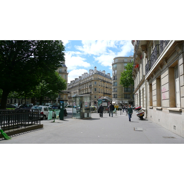 รูปถ่าย ฝรั่งเศส(France) ปารีส(Paris) คุ้มที่ 17 (17th Arrondissement) ปลาส  มาเลแอร์บ(Place Malesherbes) 2007-05 30