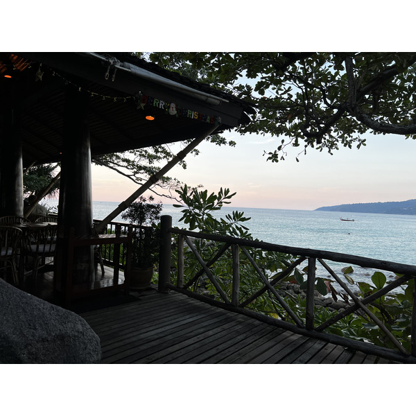 รูปถ่าย ไทย(Thailand) ภูเก็ต(Phuket) หาดกะรน(Karon Beach) ร้านอาหารออนเดอะร็อก(On the rock Restaurant) 2021-12 11