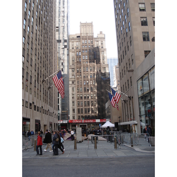 รูปถ่าย สหรัฐอเมริกา(United States) นิวยอร์ก(New York) ตามถนนฟิฟท์อเวนิว(down the 5th Avenue) 2006-03 71