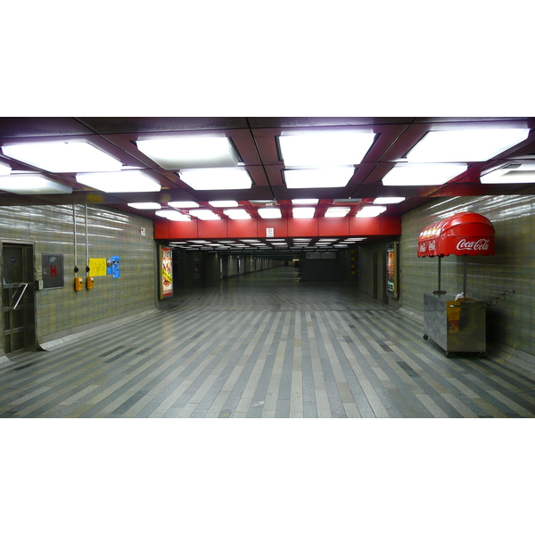 รูปถ่าย สาธารณรัฐเช็ก(Czech Republic) ปราก(Prague) สถานีรถไฟหลักปราก(Hlavni Nadrazi) 2007-07 15