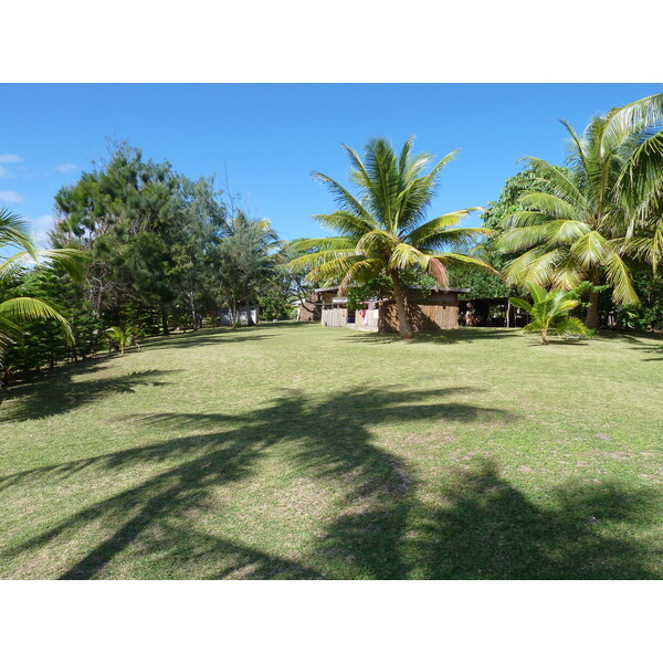 รูปถ่าย นิวแคลิโดเนีย(New Caledonia) เกาะลีฟู(Lifou) หมู่บ้านมู(Mu) 2010-05 49