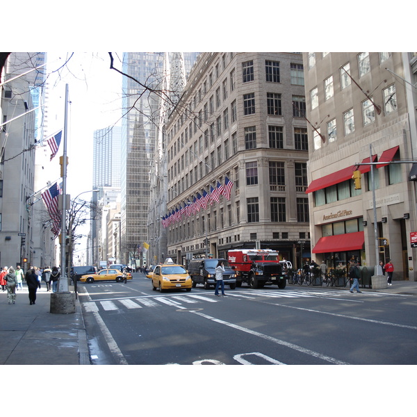 รูปถ่าย สหรัฐอเมริกา(United States) นิวยอร์ก(New York) ตามถนนฟิฟท์อเวนิว(down the 5th Avenue) 2006-03 73