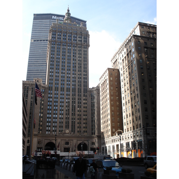 รูปถ่าย สหรัฐอเมริกา(United States) นิวยอร์ก(New York) ตามถนนฟิฟท์อเวนิว(down the 5th Avenue) 2006-03 21