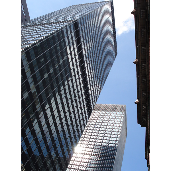รูปถ่าย สหรัฐอเมริกา(United States) นิวยอร์ก(New York) ตามถนนฟิฟท์อเวนิว(down the 5th Avenue) 2006-03 11