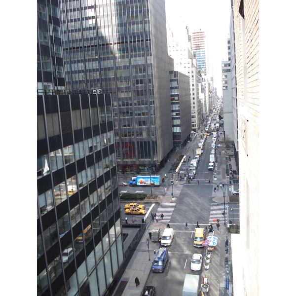 รูปถ่าย สหรัฐอเมริกา(United States) นิวยอร์ก(New York) ตามถนนฟิฟท์อเวนิว(down the 5th Avenue) 2006-03 8