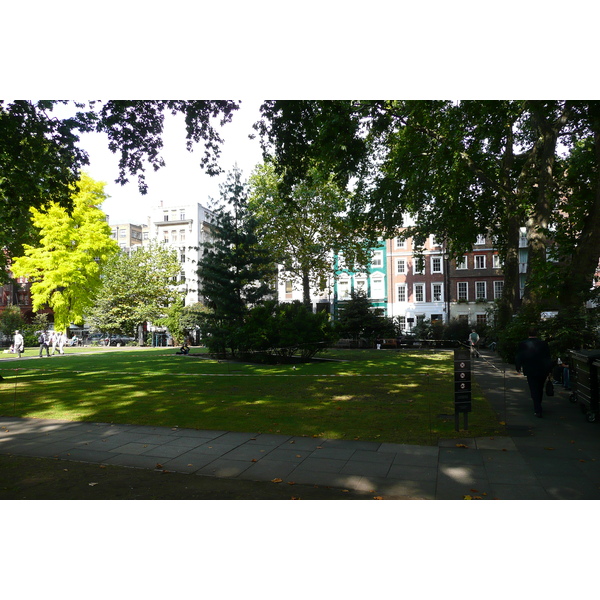 รูปถ่าย อังกฤษ(United Kingdom) ลอนดอน(London) จัตุรัสโซโห(Soho Square) 2007-09 0
