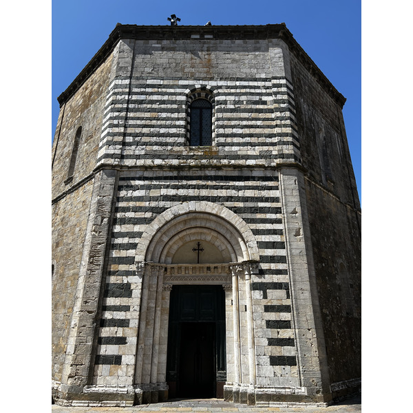 รูปถ่าย อิตาลี(Italy) วอลแตร์รา(Volterra) 2022-05 14