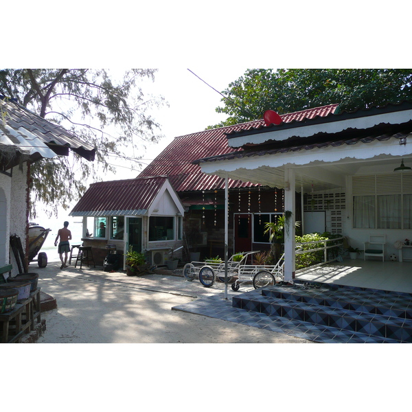 รูปถ่าย ไทย(Thailand) เกาะเสม็ด(Ko Samet) อ่าววงเดือน(Ao Wong Duan) 2009-01 29