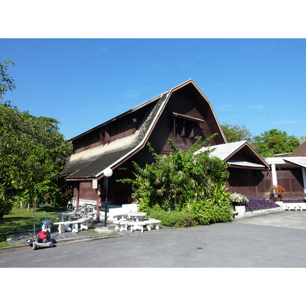 รูปถ่าย ไทย(Thailand) เชียงใหม่(Chiang Mai) ถนนราชดำเนิน(Rachadamnoen road) 2009-12 16