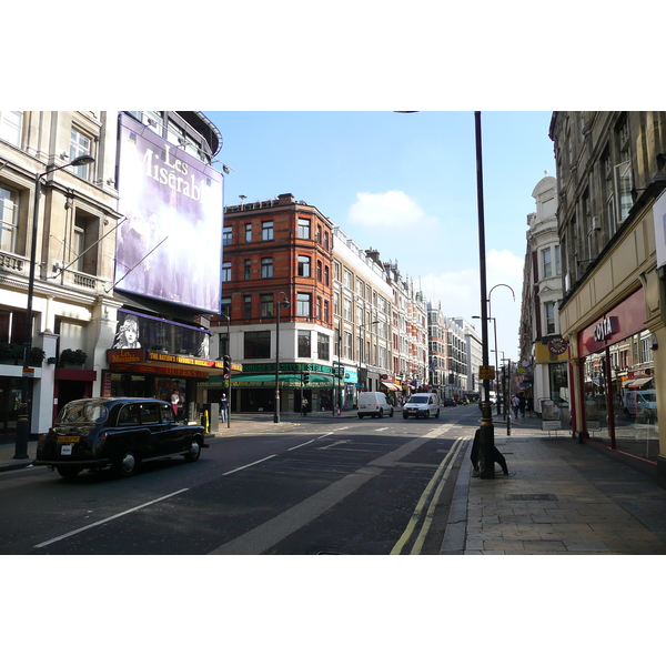 รูปถ่าย อังกฤษ(United Kingdom) ลอนดอน(London) ถนนแชฟตส์เบอรี(Shaftesbury Avenue) 2007-09 30