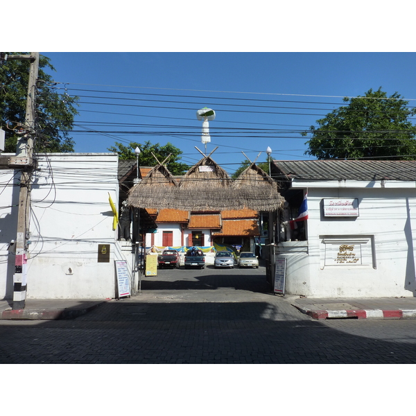 รูปถ่าย ไทย(Thailand) เชียงใหม่(Chiang Mai) ถนนราชดำเนิน(Rachadamnoen road) 2009-12 17