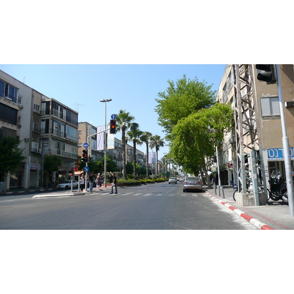 รูปถ่าย อิสราเอล(Israel) เทลอาวีฟ(Tel Aviv) ถนนอิบน์กบีรอล(Ibn Gvirol Street) 2007-06 40