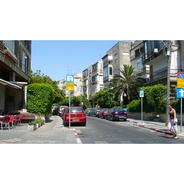 รูปถ่าย อิสราเอล(Israel) เทลอาวีฟ(Tel Aviv) ถนนอิบน์กบีรอล(Ibn Gvirol Street) 2007-06 13