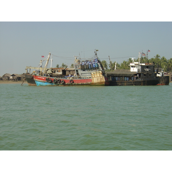 รูปถ่าย พม่า(Myanmar) มะริด(Myeik (Mergui)) 2005-01 190