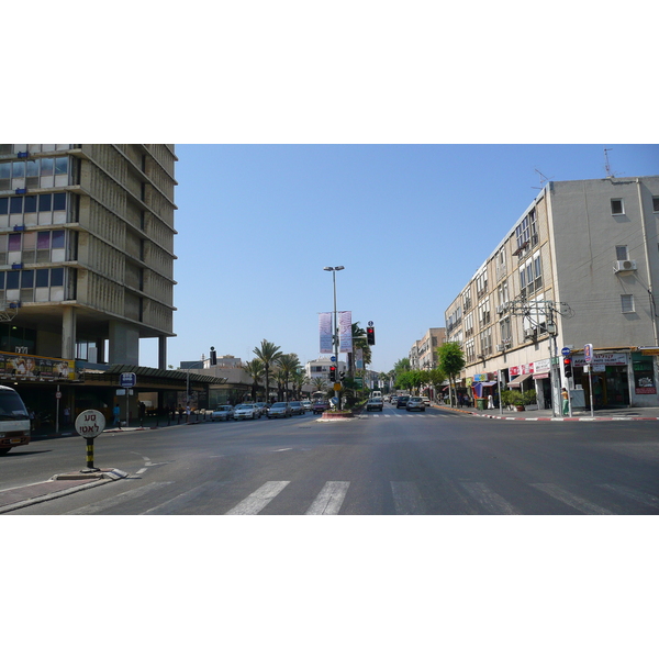 รูปถ่าย อิสราเอล(Israel) เทลอาวีฟ(Tel Aviv) ถนนอิบน์กบีรอล(Ibn Gvirol Street) 2007-06 21