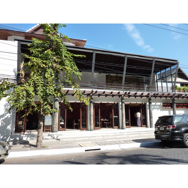 รูปถ่าย ไทย(Thailand) เชียงใหม่(Chiang Mai) ถนนราชดำเนิน(Rachadamnoen road) 2009-12 56
