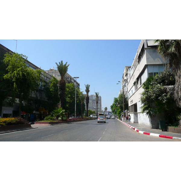 รูปถ่าย อิสราเอล(Israel) เทลอาวีฟ(Tel Aviv) ถนนอิบน์กบีรอล(Ibn Gvirol Street) 2007-06 45