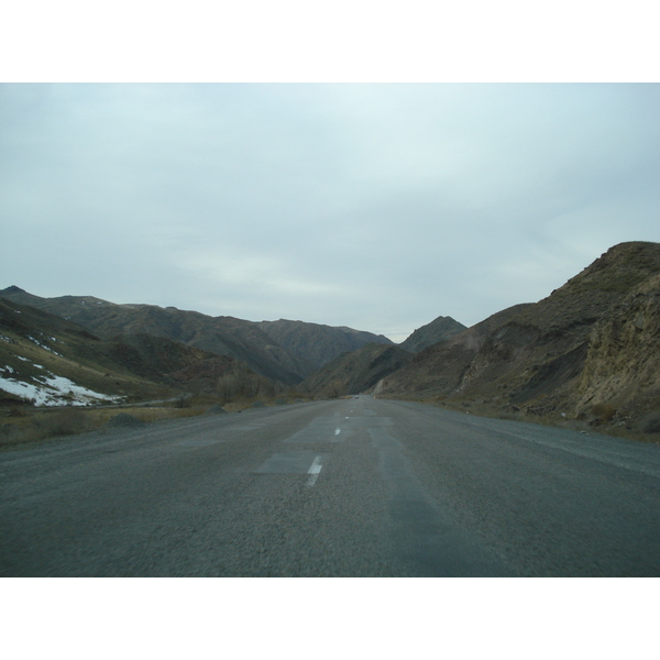 รูปถ่าย คาซัคสถาน(Kazakhstan) ถนนจากอัลมาตีไปหุบผาชารึน(Almaty to Charyn Canyon road) 2007-03 65