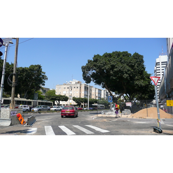 รูปถ่าย อิสราเอล(Israel) เทลอาวีฟ(Tel Aviv) ถนนอิบน์กบีรอล(Ibn Gvirol Street) 2007-06 62