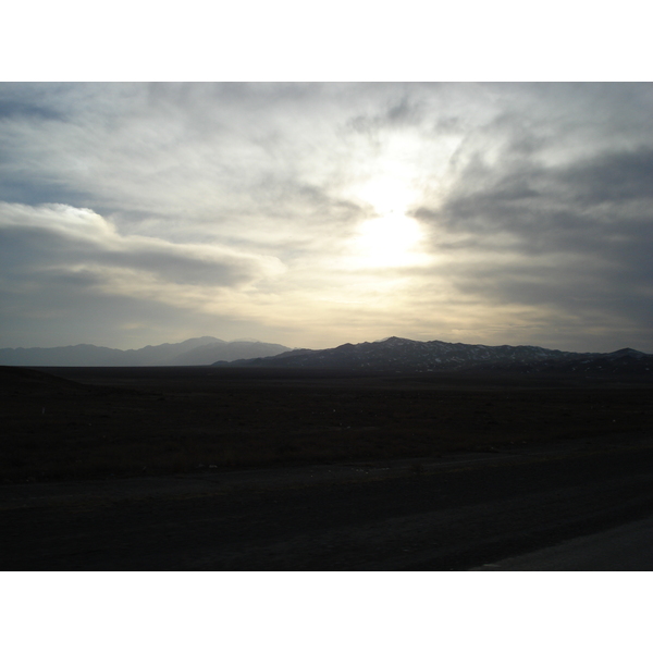 รูปถ่าย คาซัคสถาน(Kazakhstan) ถนนจากอัลมาตีไปหุบผาชารึน(Almaty to Charyn Canyon road) 2007-03 89