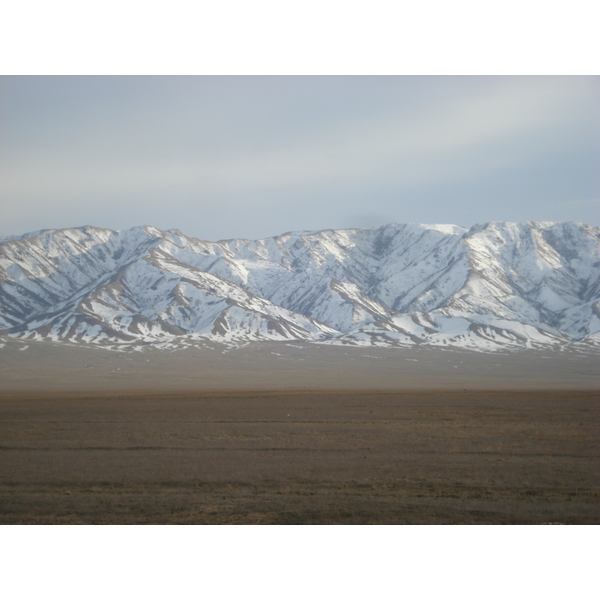 รูปถ่าย คาซัคสถาน(Kazakhstan) ถนนจากอัลมาตีไปหุบผาชารึน(Almaty to Charyn Canyon road) 2007-03 153