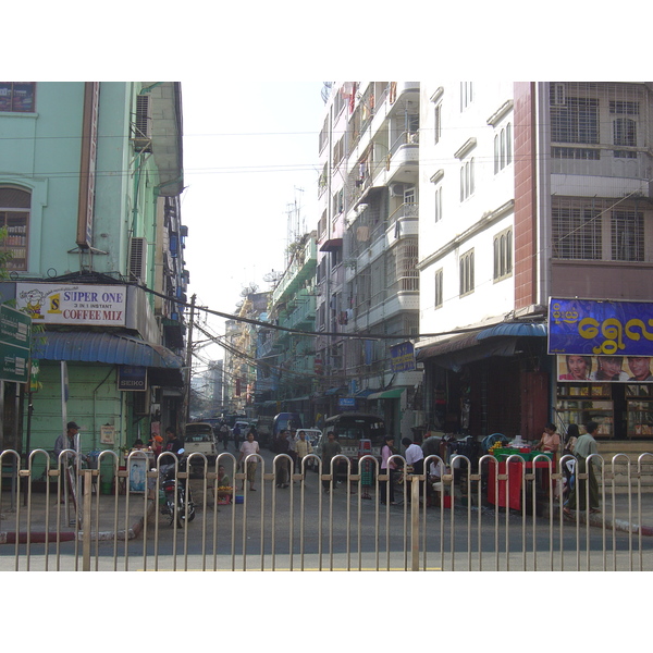 รูปถ่าย พม่า(Myanmar) ย่างกุ้ง(Yangon) 2005-01 242