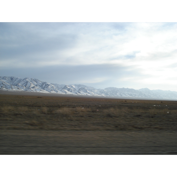รูปถ่าย คาซัคสถาน(Kazakhstan) ถนนจากอัลมาตีไปหุบผาชารึน(Almaty to Charyn Canyon road) 2007-03 69