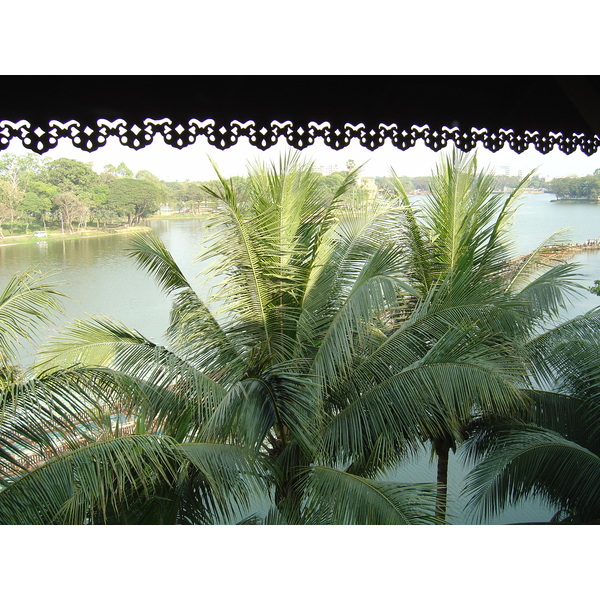 รูปถ่าย พม่า(Myanmar) ย่างกุ้ง(Yangon) โรงแรมกันดอจีพาเลซ(Kandawgyi Palace Hotel) 2005-01 37