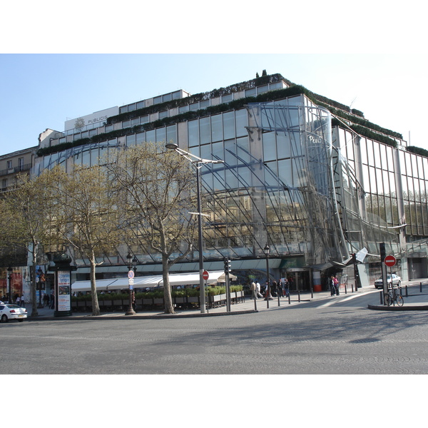 รูปถ่าย ฝรั่งเศส(France) ปารีส(Paris) ช็องเซลีเซ(Champs Elysees) 2006-04 33