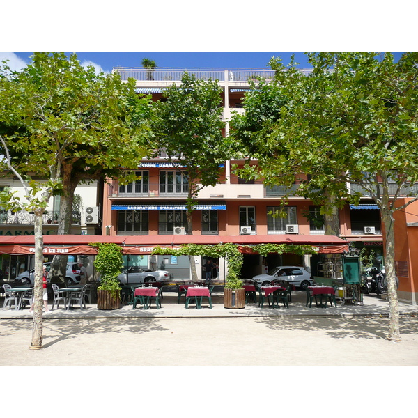 รูปถ่าย ฝรั่งเศส(France) วังซ์(Vence) จัตุรัสกร็องฌาร์แด็ง(Place du Grand Jardin) 2007-07 17